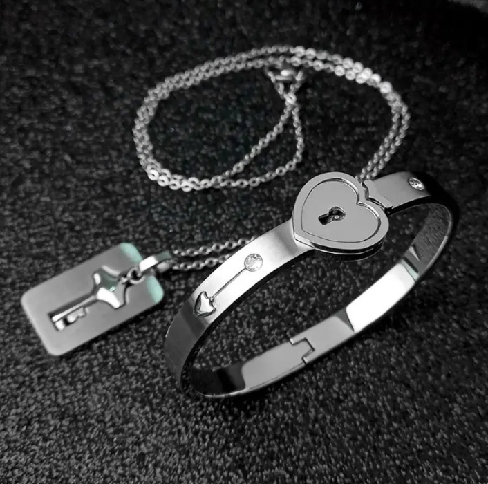 Brazalete de Corazón 💖 + Collar con Llave 🔑 - Amor eterno 🔐 + RAMO DE FLORES🌸